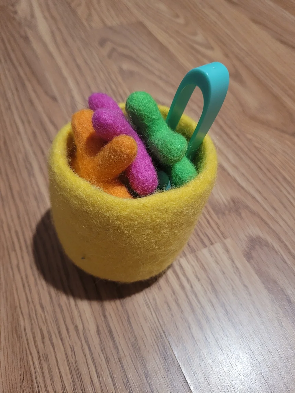 Colorful Felt Star Sorting Game with Yellow Felt Basket - Kids Toys